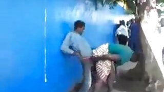 गोंडस आणि खडबडीत श्यामला अॅलिस रोमेन एमएमएफ थ्रीसममध्ये भाग घेते